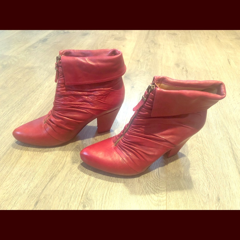 Red Earthie heels!